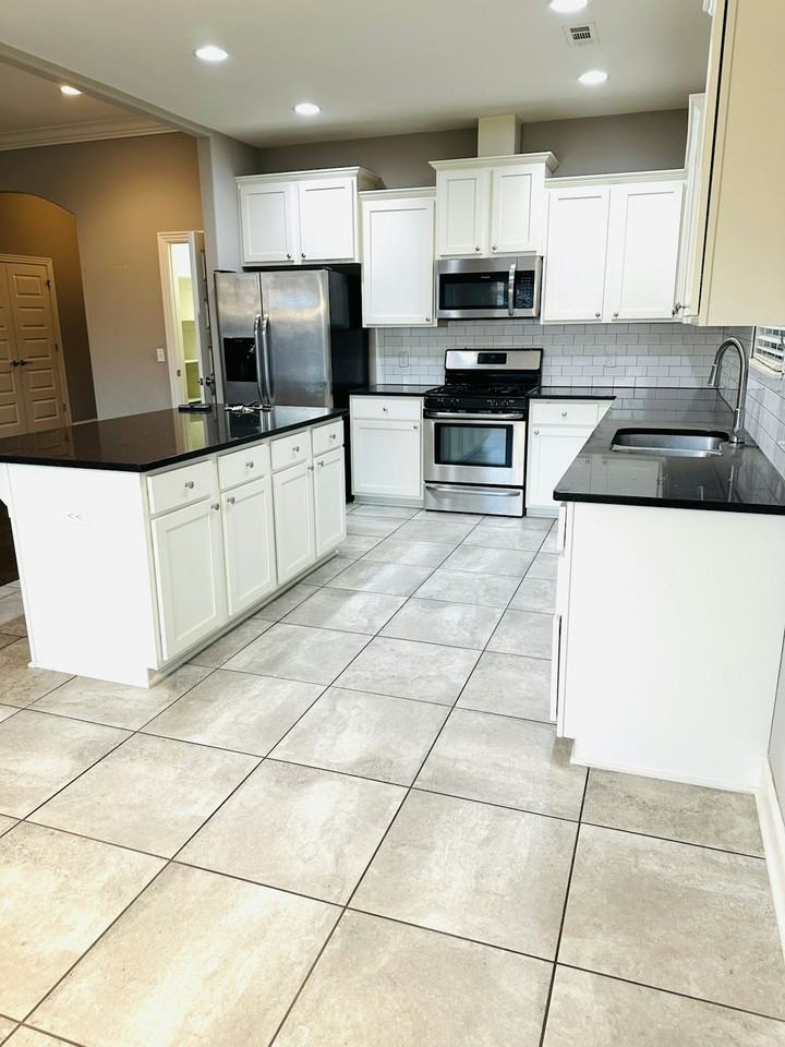 4403 Southwest Eggersway Place - Photo 2 of 47