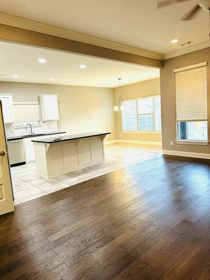 4403 Southwest Eggersway Place - Photo 3 of 47