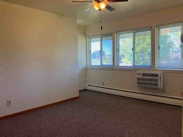 313 E Market St - Photo 3 of 6