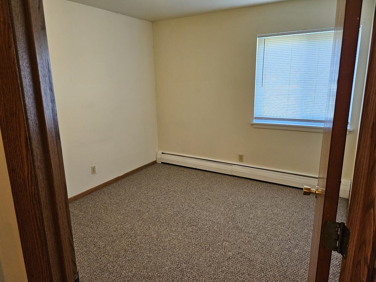 313 E Market St - Photo 4 of 6