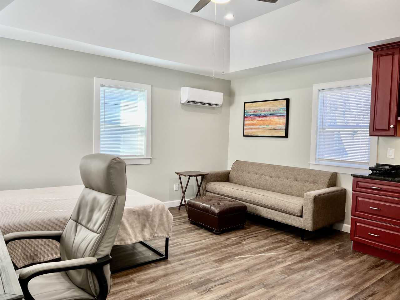 1008 Grove St #B - Photo 2 of 12