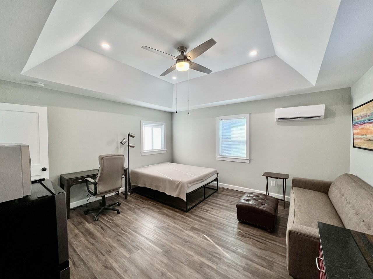 1008 Grove St #B - Photo 3 of 12