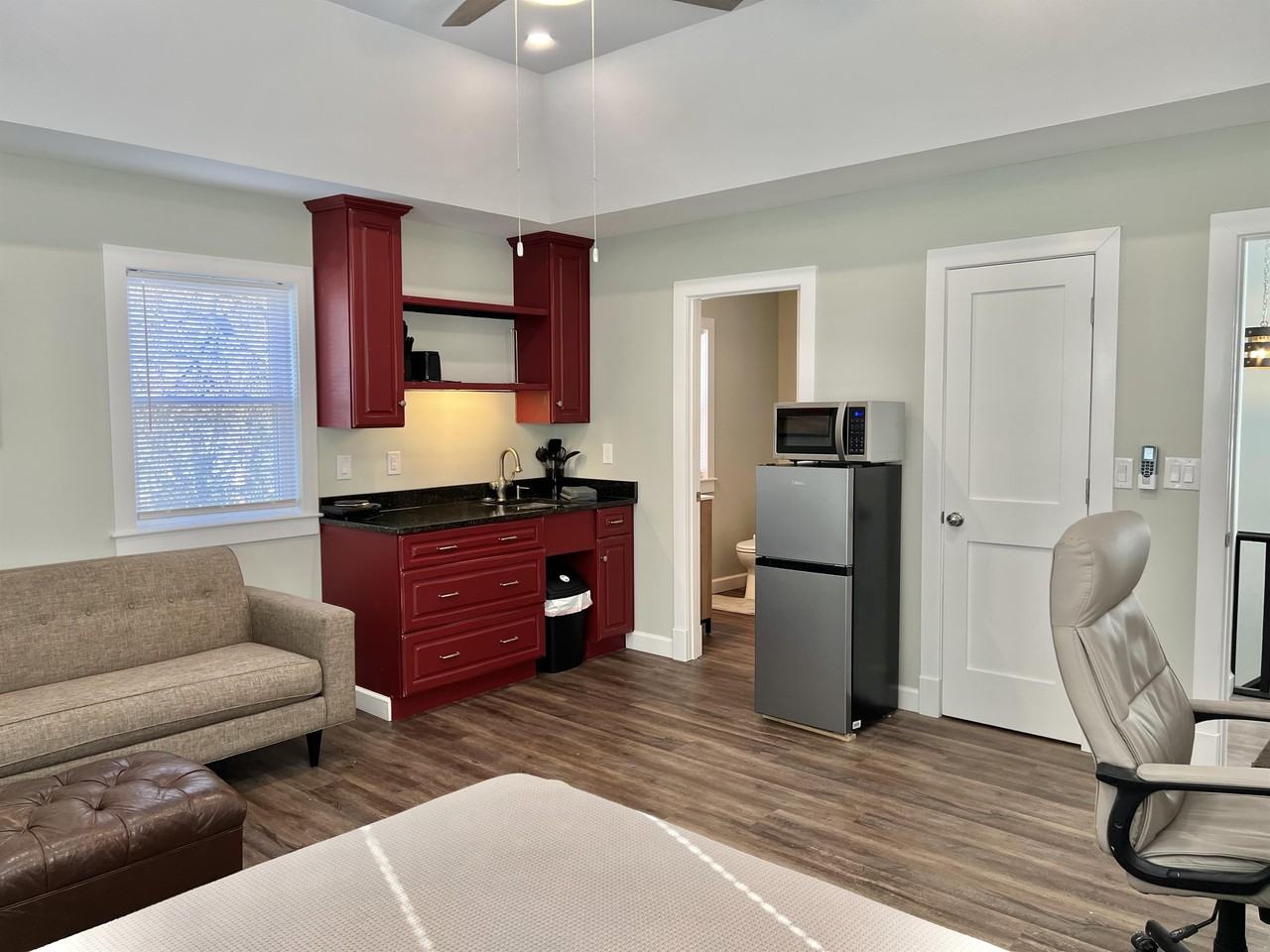 1008 Grove St #B - Photo 6 of 12