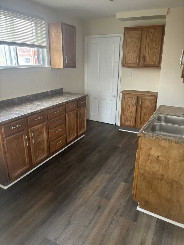 2250 Sullivant Ave #1 - Photo 3 of 10