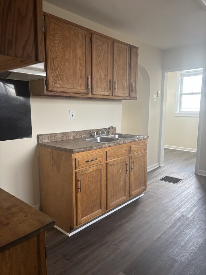 2250 Sullivant Ave #1 - Photo 4 of 10