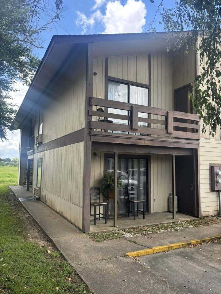 303 Cougar Ridge - Photo 2 of 3