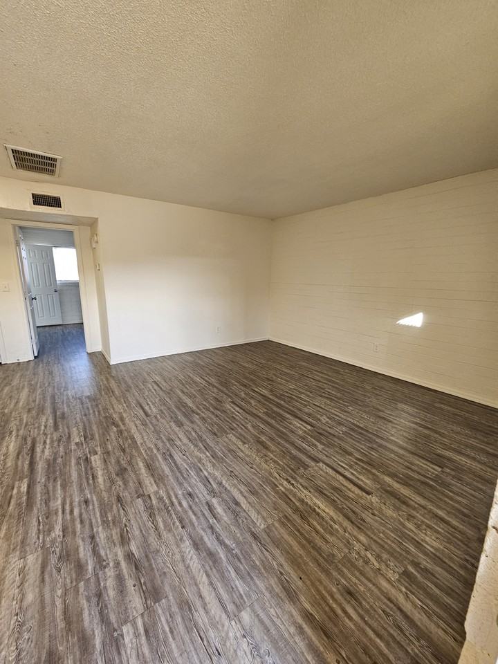 720 E Siesta Dr #3 - Photo 3 of 10