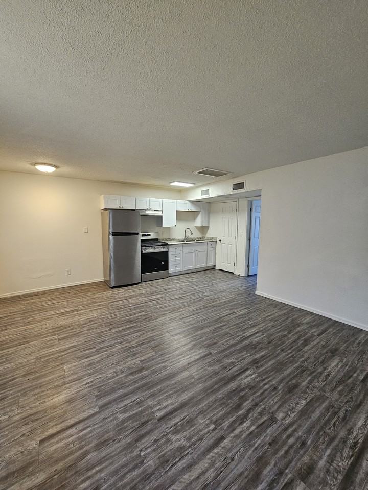 720 E Siesta Dr #3 - Photo 5 of 10