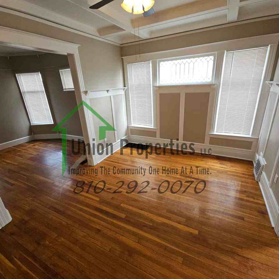 516 Glenwood Ave #1 - Photo 5 of 28