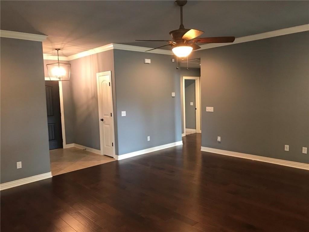 709 Olivia Ln - Photo 3 of 8