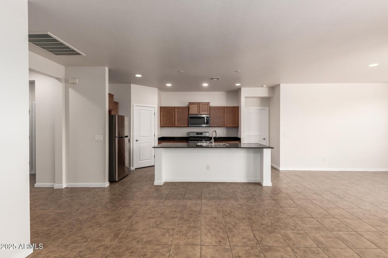 4123 S 97th Dr - Photo 7 of 32