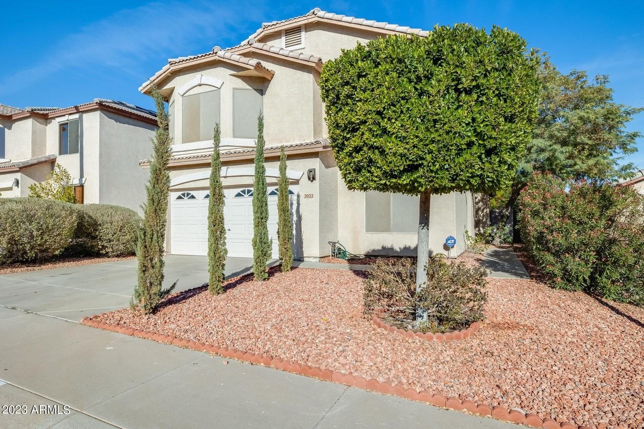 2022 E Wahalla Ln - Photo 3 of 31