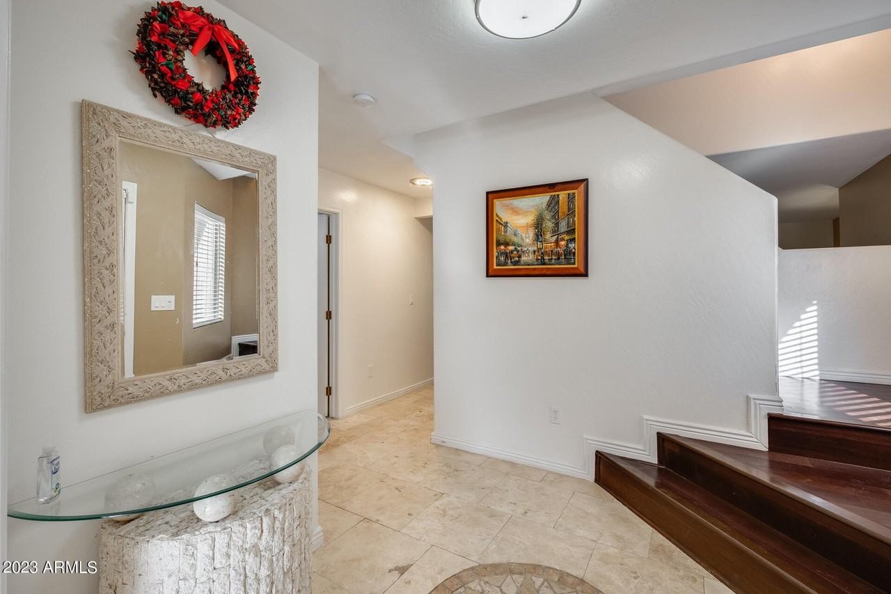 2022 E Wahalla Ln - Photo 4 of 31