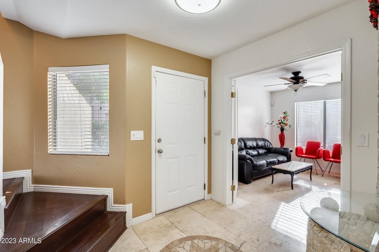 2022 E Wahalla Ln - Photo 5 of 31