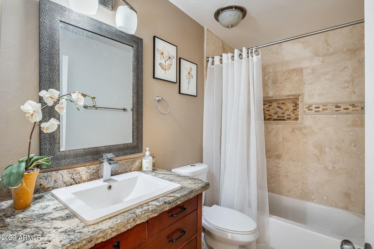 2022 E Wahalla Ln - Photo 7 of 31