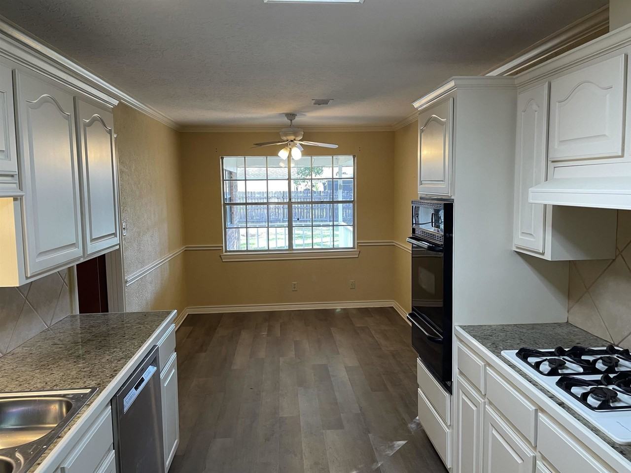 930 Chatwood Dr - Photo 6 of 23