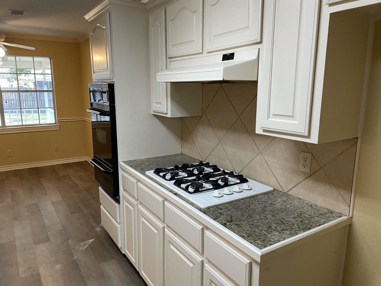 930 Chatwood Dr - Photo 7 of 23