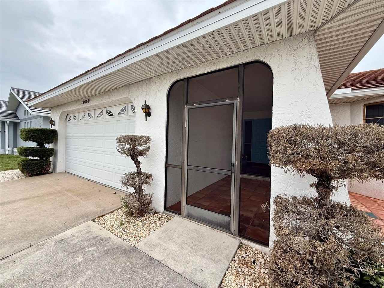 2460 W Marion Ave - Photo 2 of 33