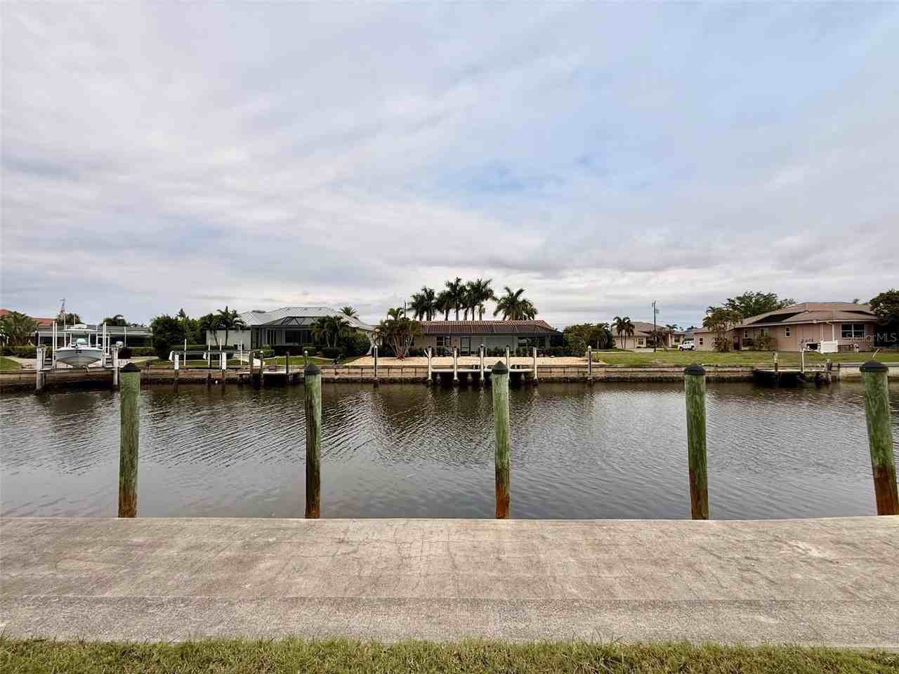 2460 W Marion Ave - Photo 3 of 33