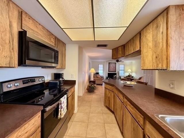 2460 W Marion Ave - Photo 6 of 33