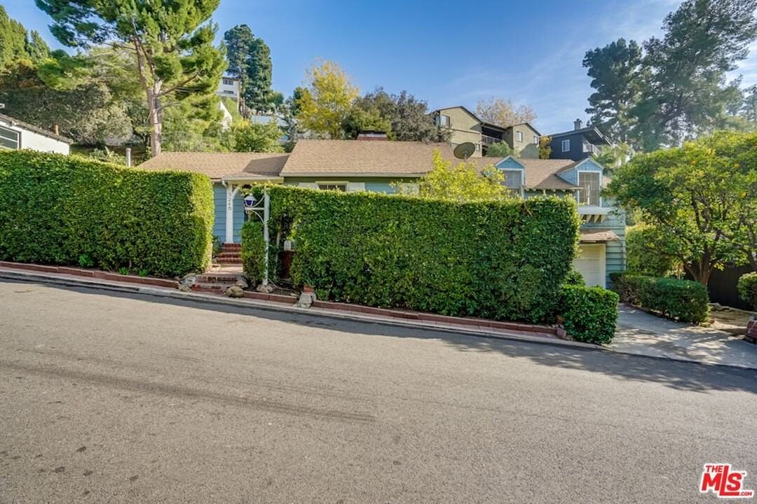 3246 Benda St - Photo 4 of 29