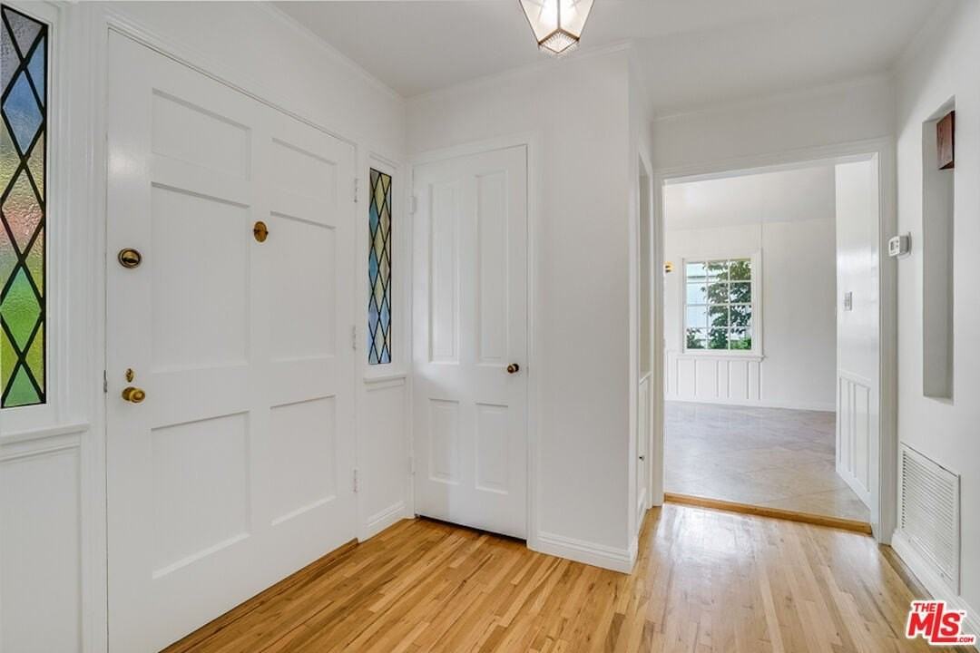 3246 Benda St - Photo 5 of 29