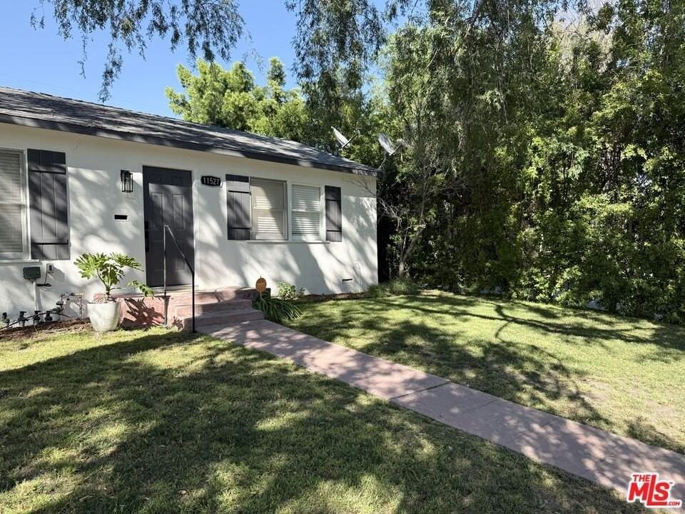 11527 Albers St - Photo 2 of 25