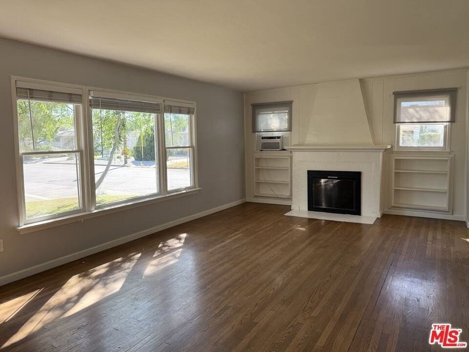 11527 Albers St - Photo 4 of 25