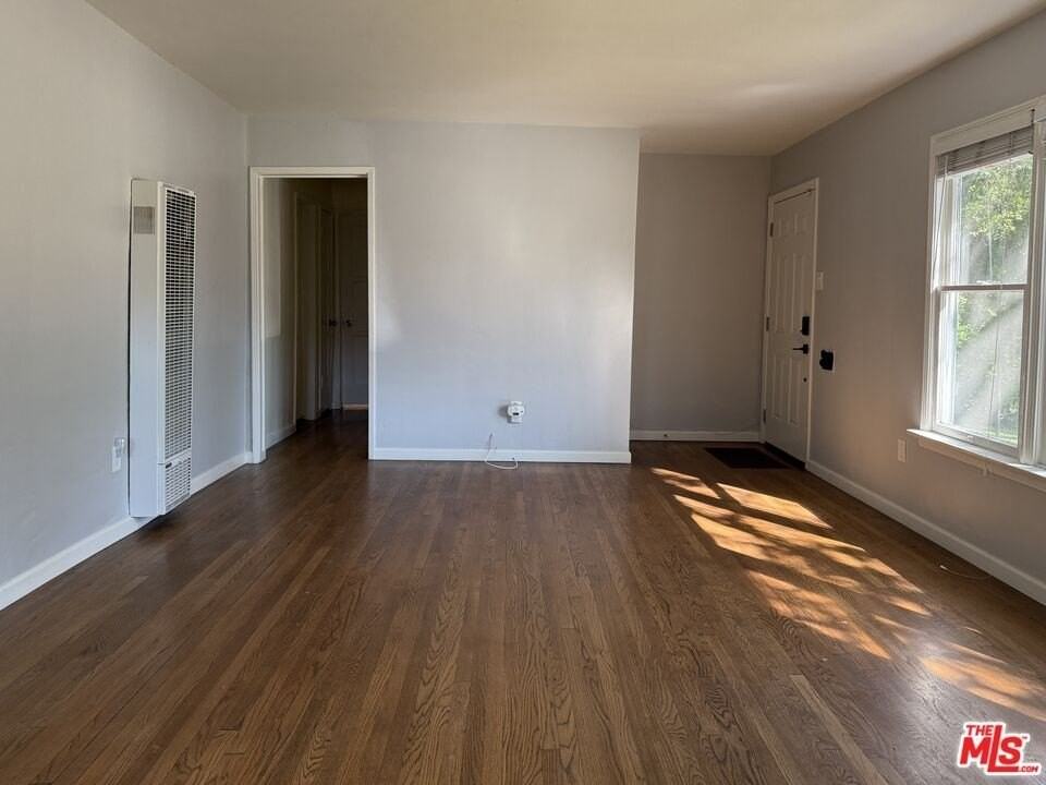 11527 Albers St - Photo 5 of 25