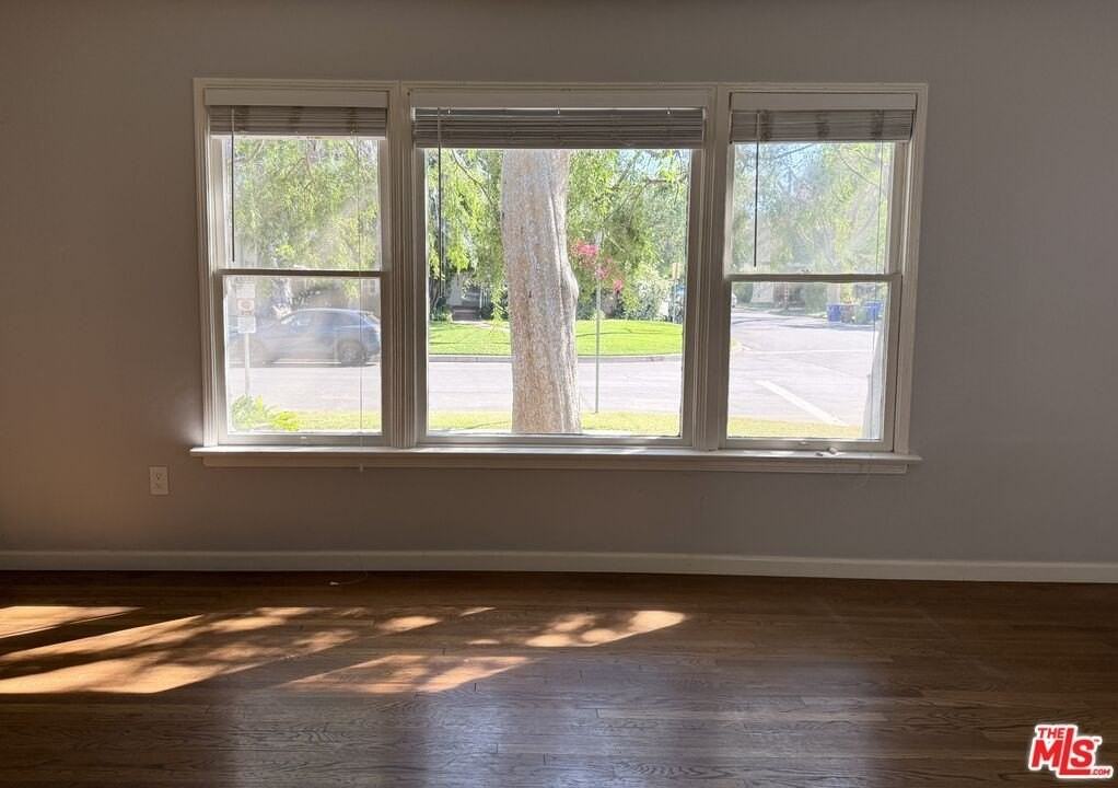 11527 Albers St - Photo 6 of 25