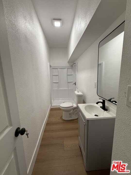 4501 S Budlong Ave - Photo 2 of 16