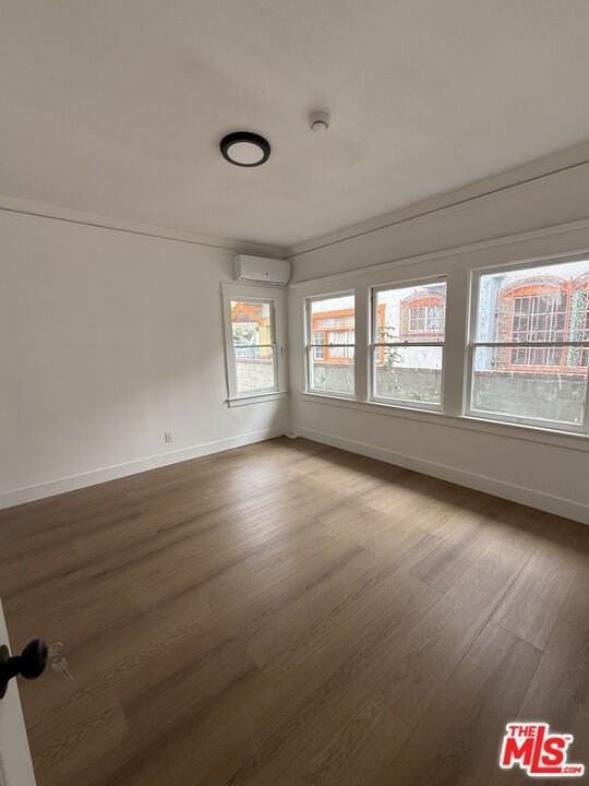 4501 S Budlong Ave - Photo 5 of 16