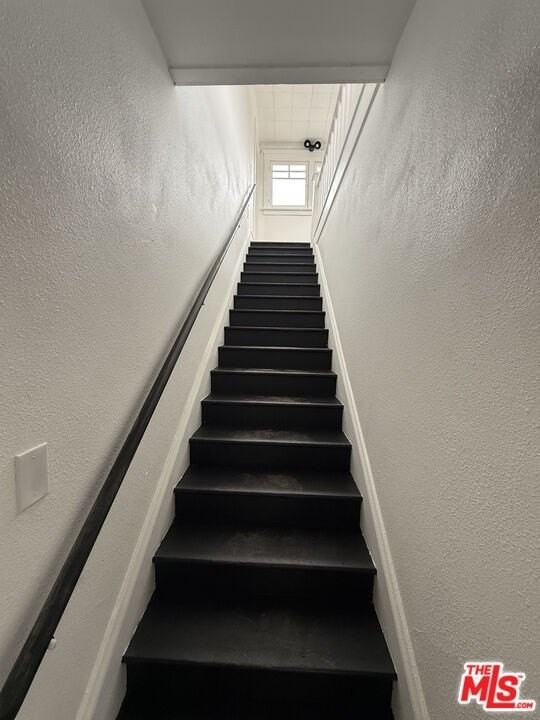 4501 S Budlong Ave - Photo 6 of 16