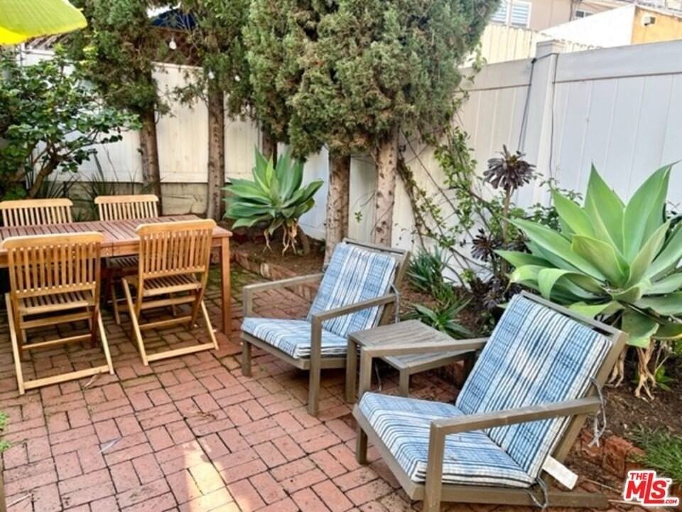 1727 1/2 Malcolm Ave - Photo 3 of 17