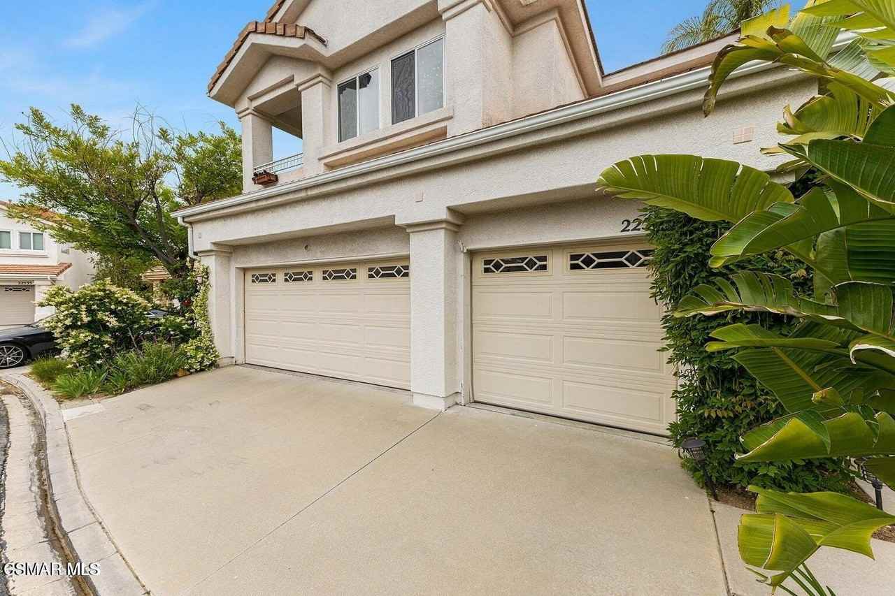 22521 Blueridge Ct - Photo 3 of 40