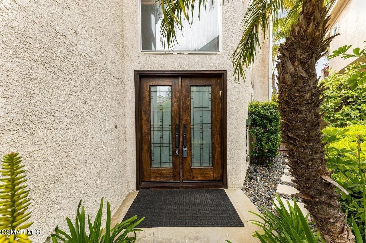 22521 Blueridge Ct - Photo 4 of 40