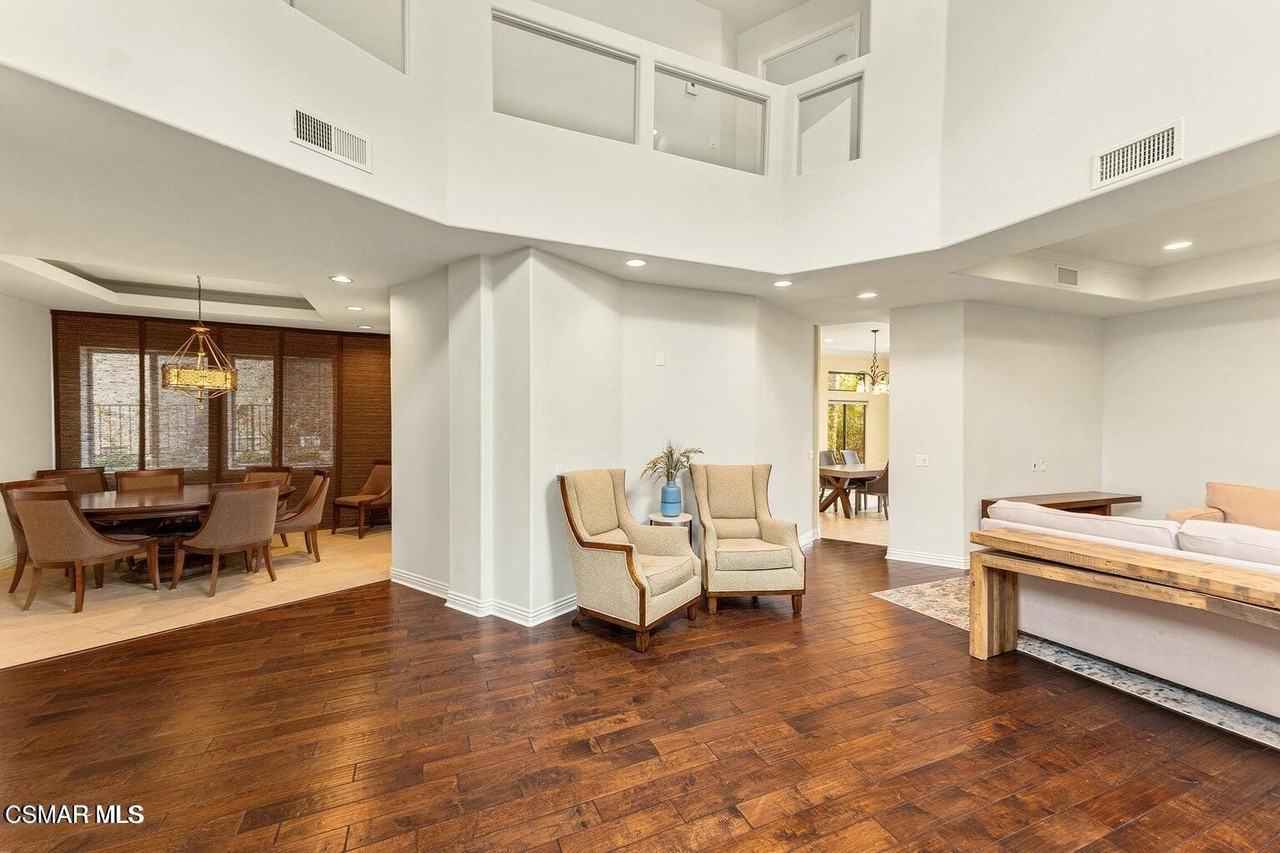 22521 Blueridge Ct - Photo 5 of 40