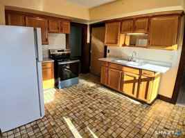 featured image of 652 High St