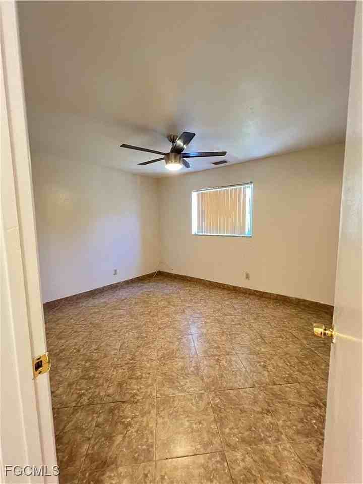 1825 Oak Ln - Photo 6 of 9