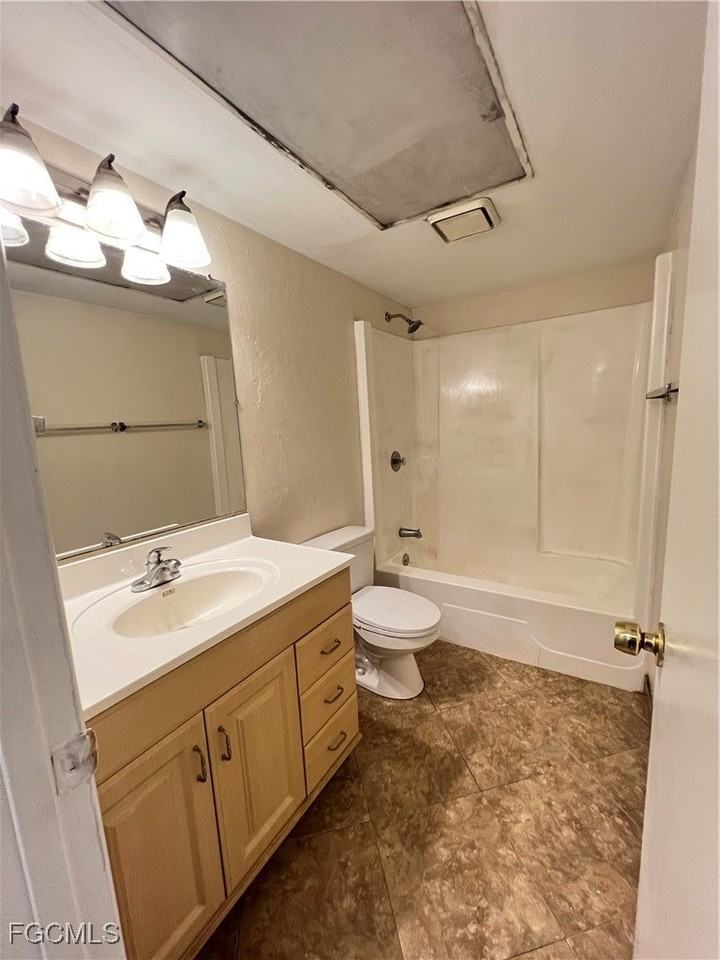 1825 Oak Ln - Photo 7 of 9