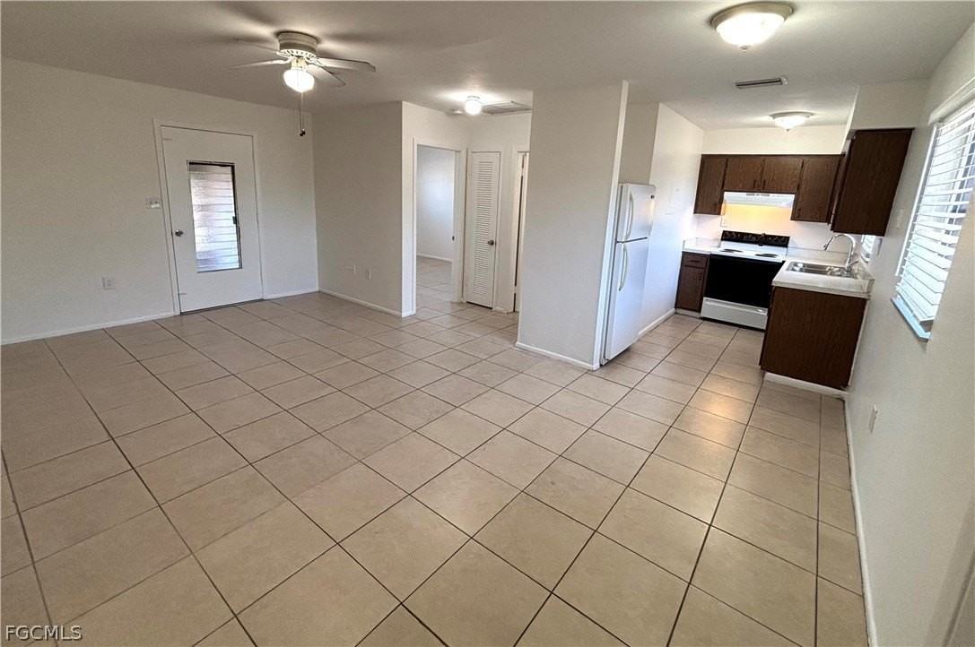 704 Se 46th Ln #B - Photo 2 of 10