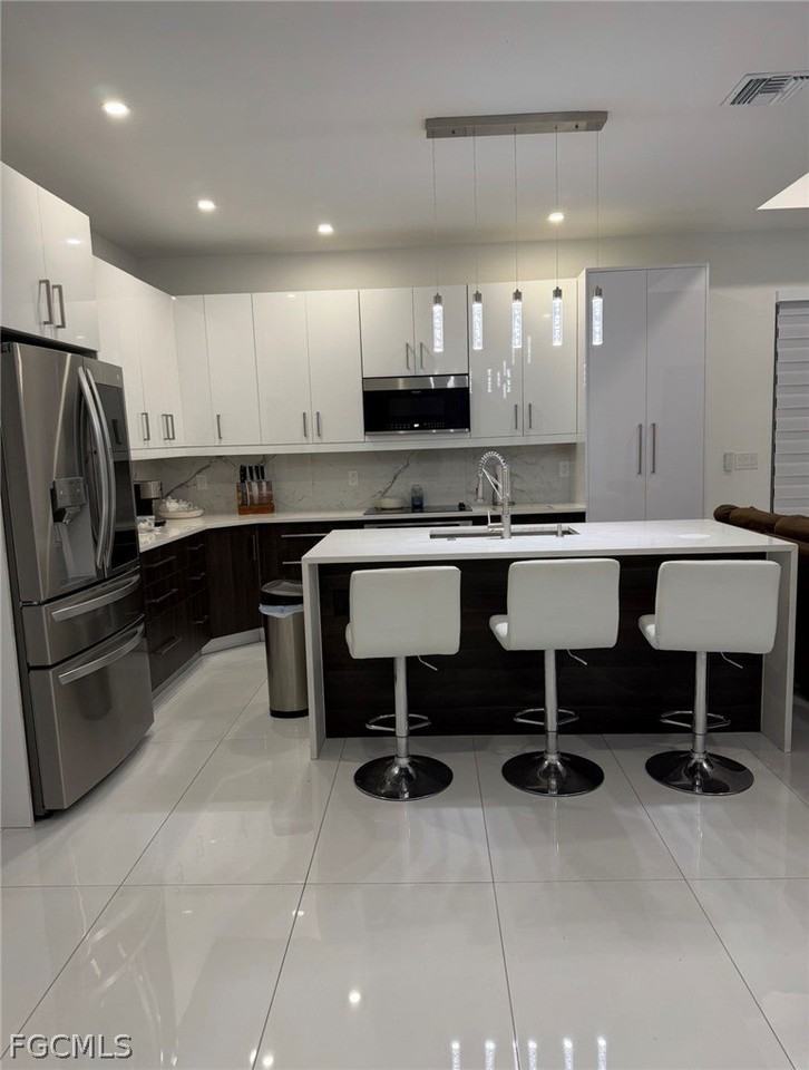 2301 Nw 7th St - Photo 2 of 18