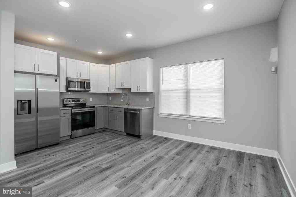 616 N Union St #B - Photo 4 of 23