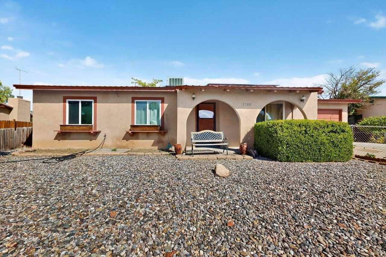 2702 Avenida Del Sol - Photo 3 of 43