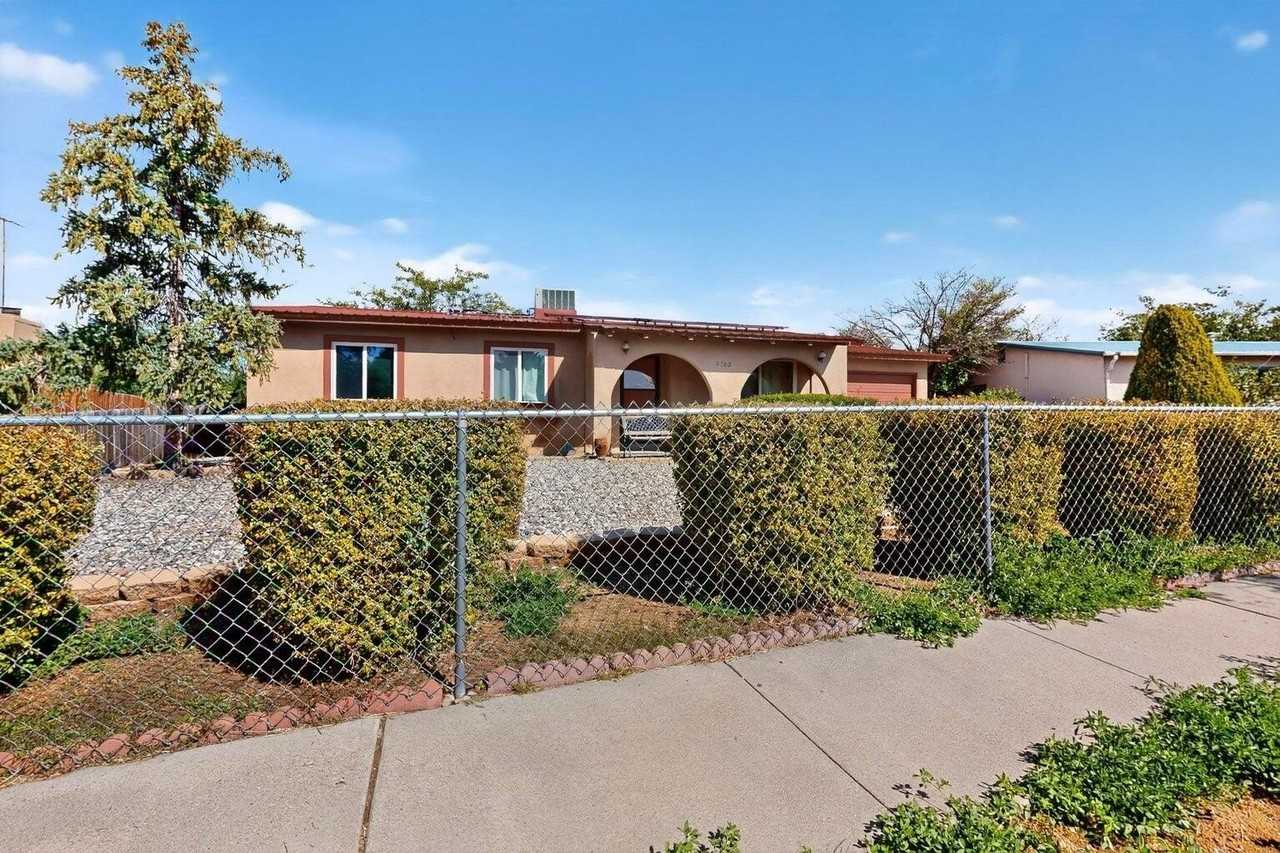 2702 Avenida Del Sol - Photo 4 of 43