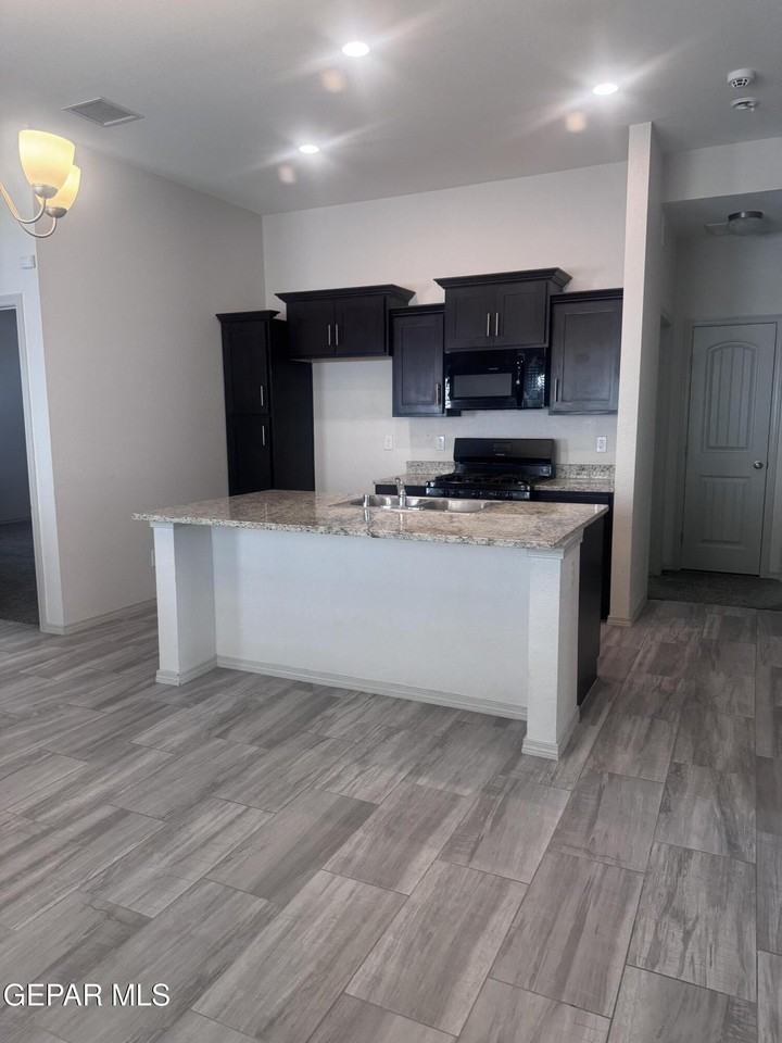 5012 Marcella Santillana - Photo 4 of 16