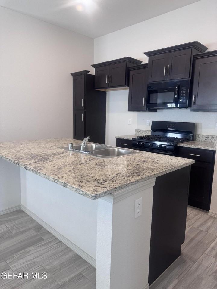 5012 Marcella Santillana - Photo 7 of 16