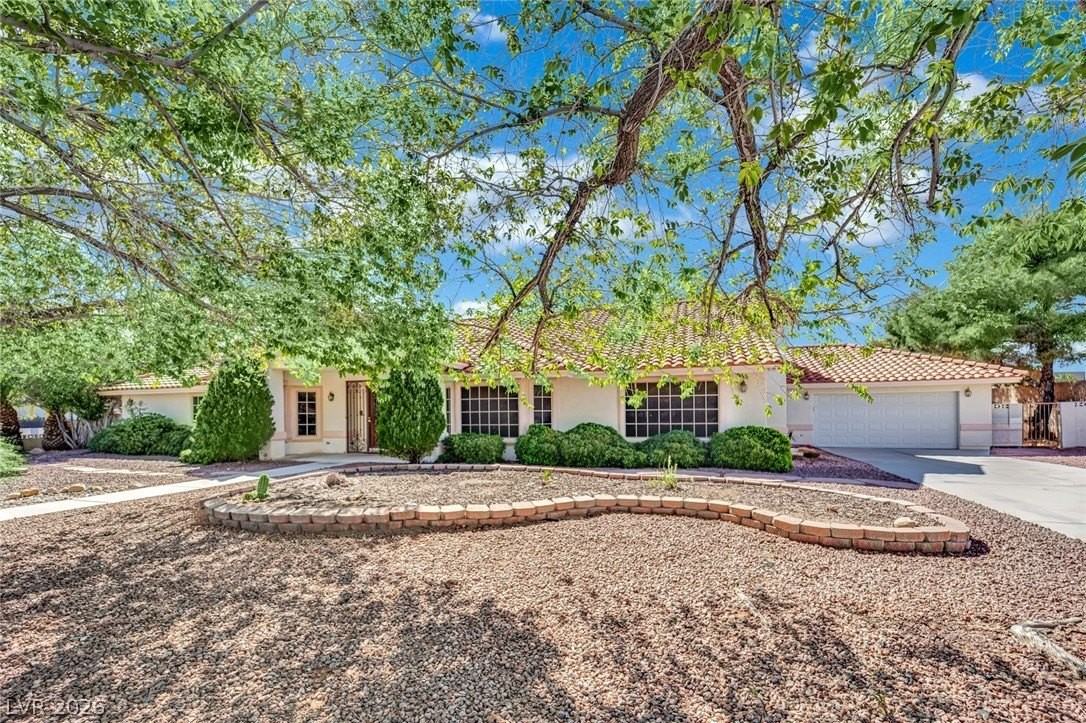 7595 W Camero Ave - Photo 3 of 50