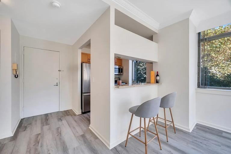 250 E 30th St - Photo 3 of 10