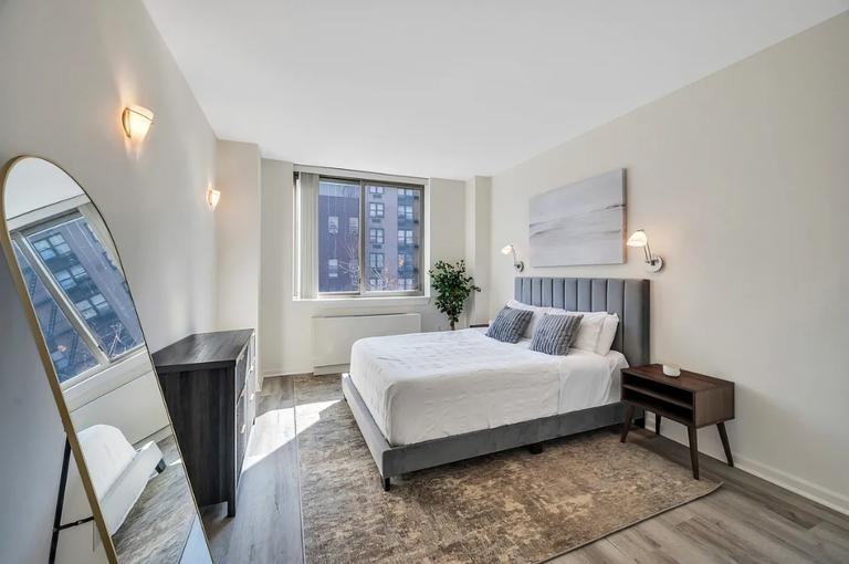 250 E 30th St - Photo 4 of 10